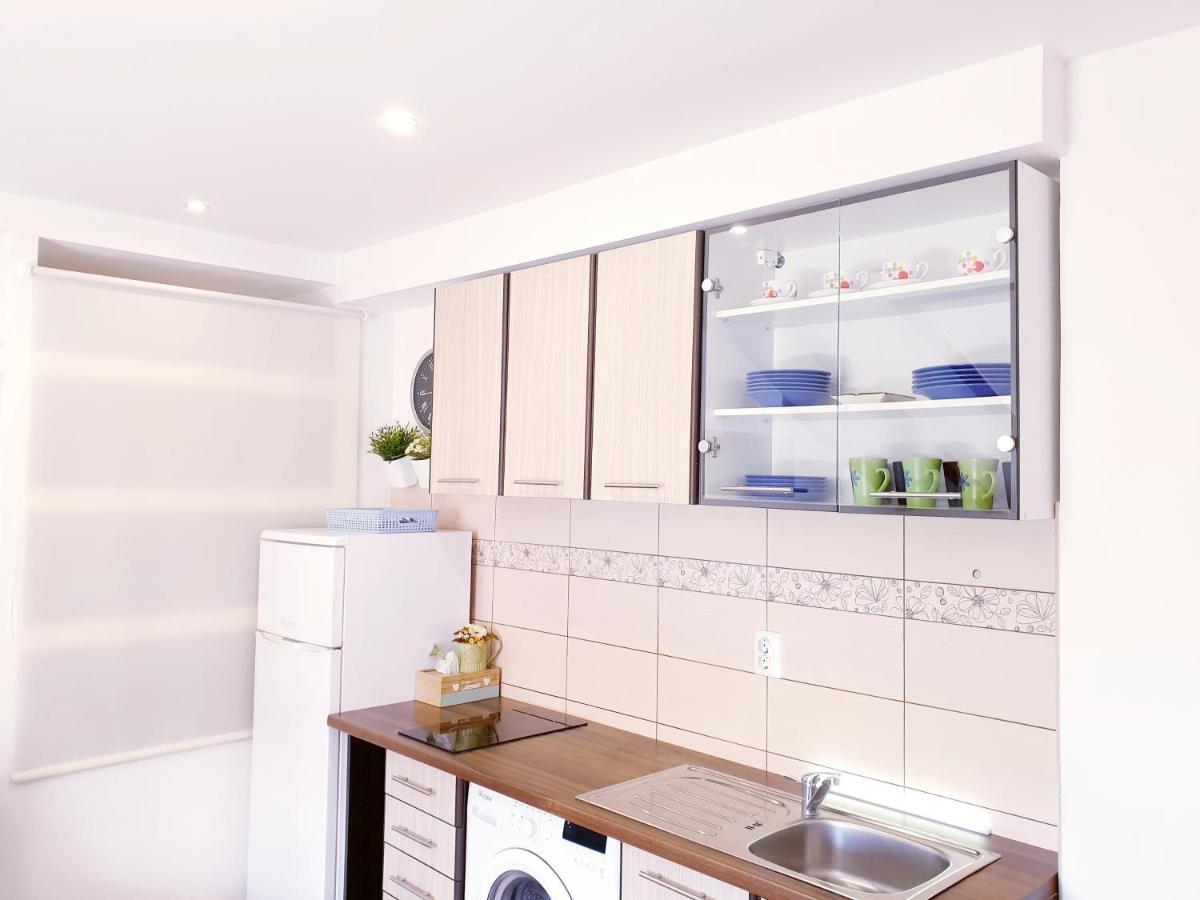 Apartments Sandra In The Historical Center Of The City 苏佩塔尔 外观 照片