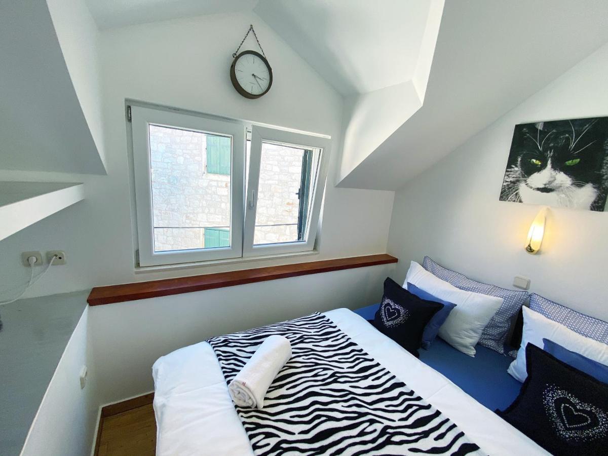 Apartments Sandra In The Historical Center Of The City 苏佩塔尔 外观 照片