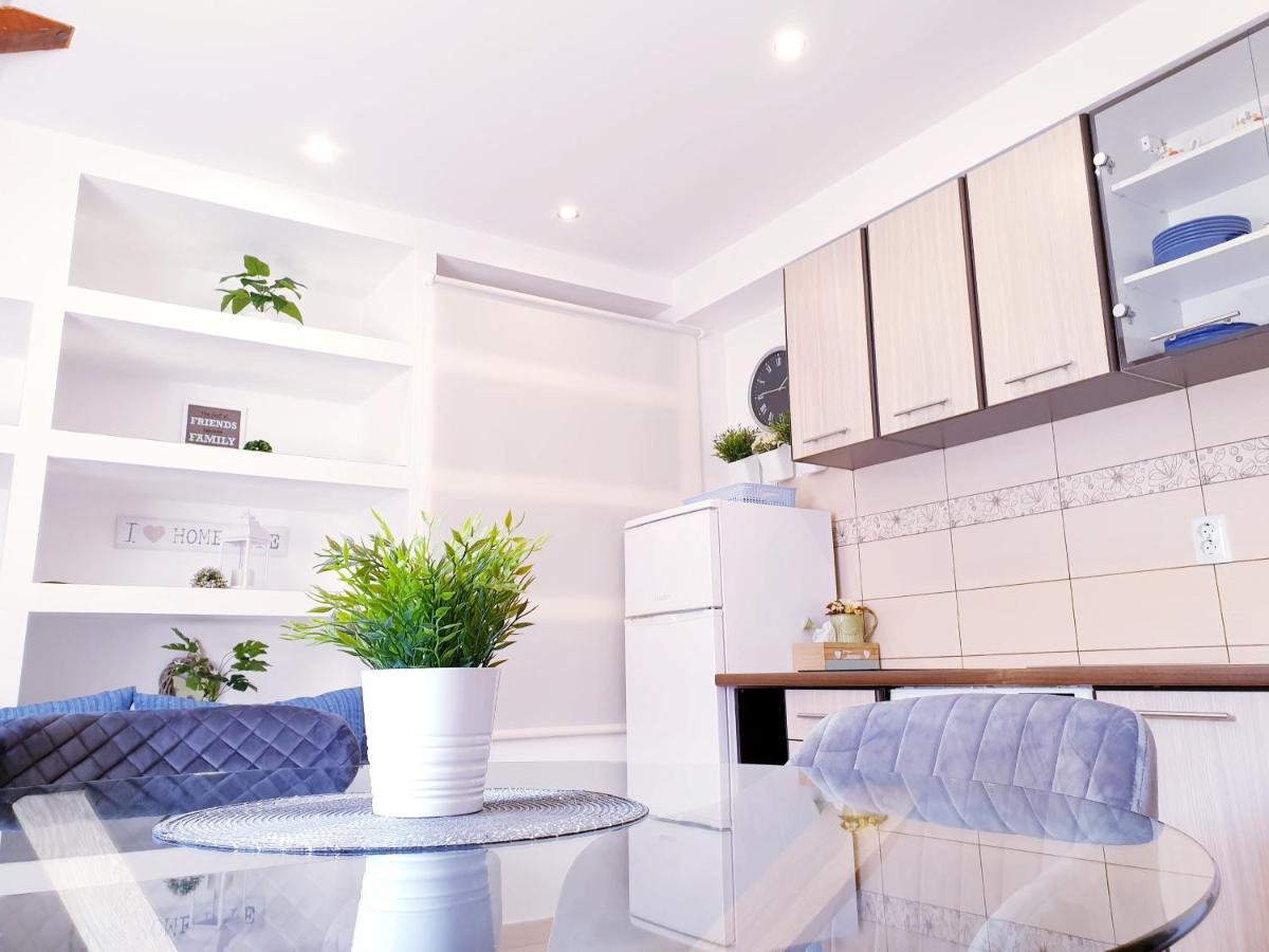 Apartments Sandra In The Historical Center Of The City 苏佩塔尔 外观 照片