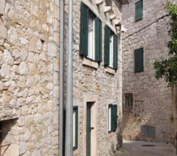 Apartments Sandra In The Historical Center Of The City 苏佩塔尔 外观 照片