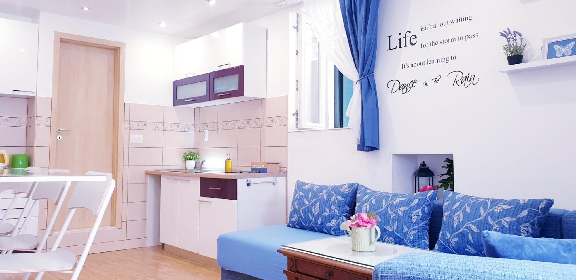Apartments Sandra In The Historical Center Of The City 苏佩塔尔 外观 照片