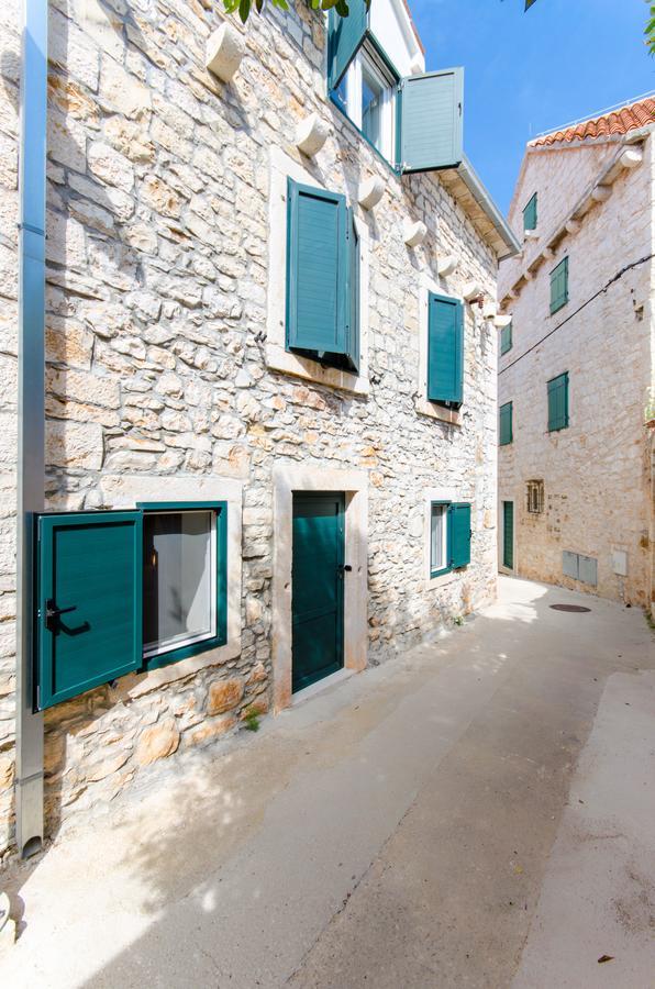Apartments Sandra In The Historical Center Of The City 苏佩塔尔 外观 照片