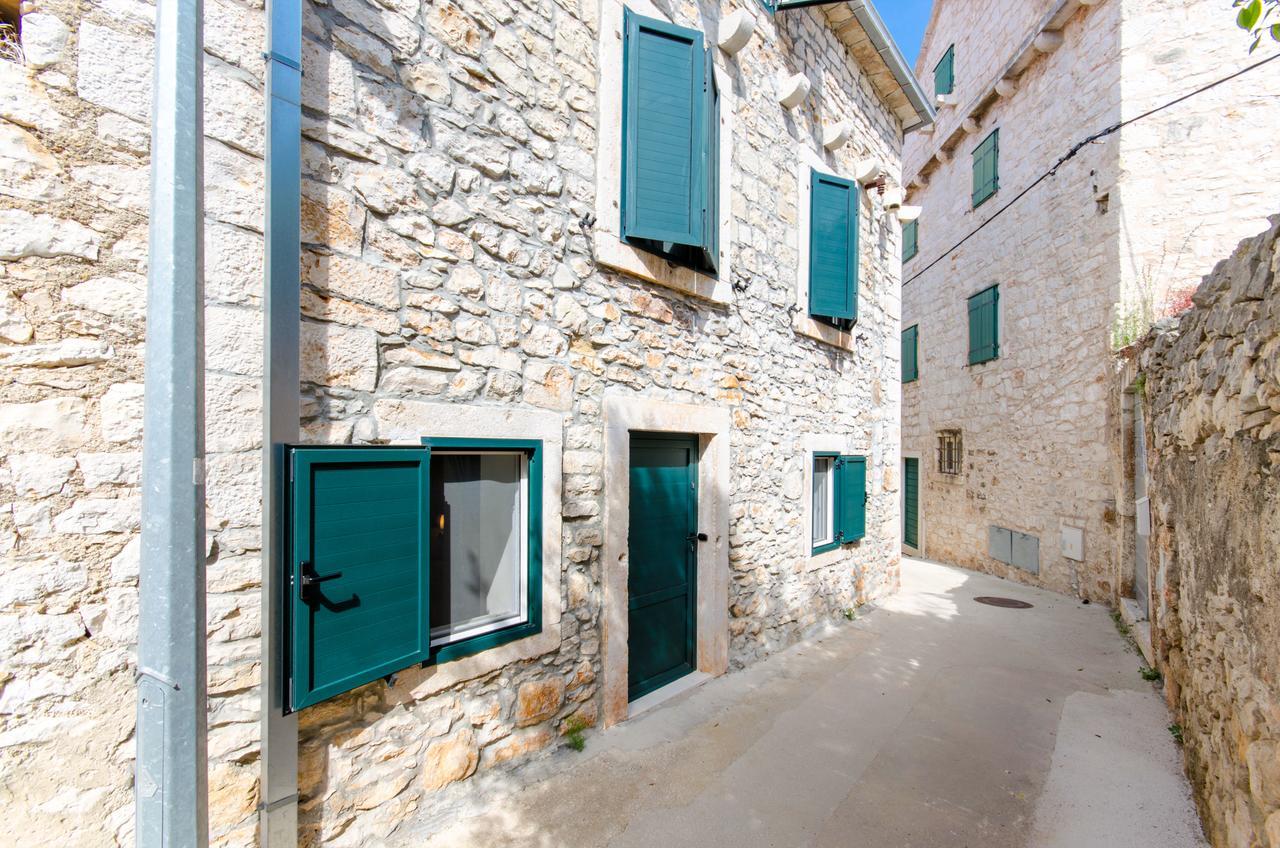 Apartments Sandra In The Historical Center Of The City 苏佩塔尔 外观 照片